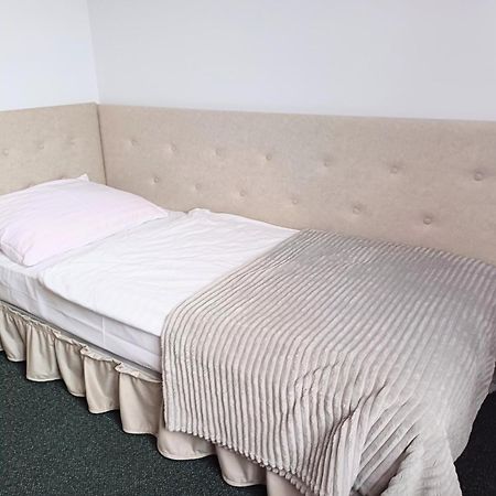 Hotel I Restauracja Borowianka Ostrów Wielkopolski Eksteriør billede
