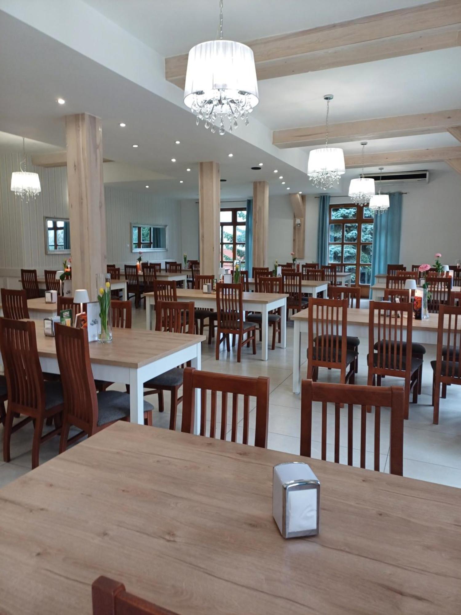 Hotel I Restauracja Borowianka Ostrów Wielkopolski Eksteriør billede