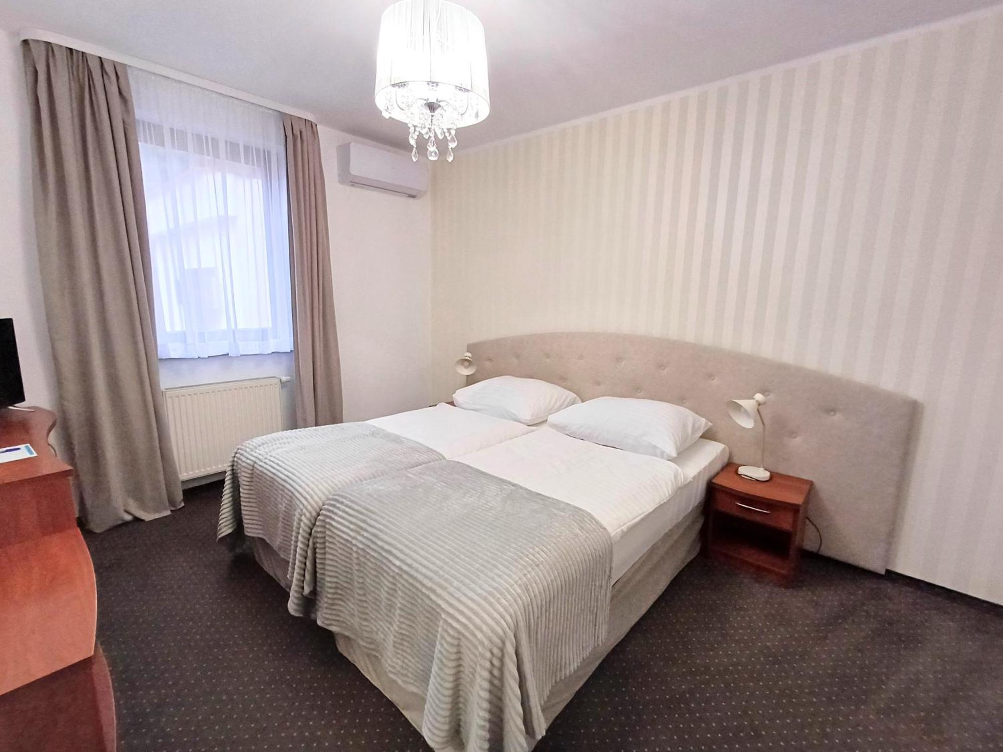 Hotel I Restauracja Borowianka Ostrów Wielkopolski Eksteriør billede