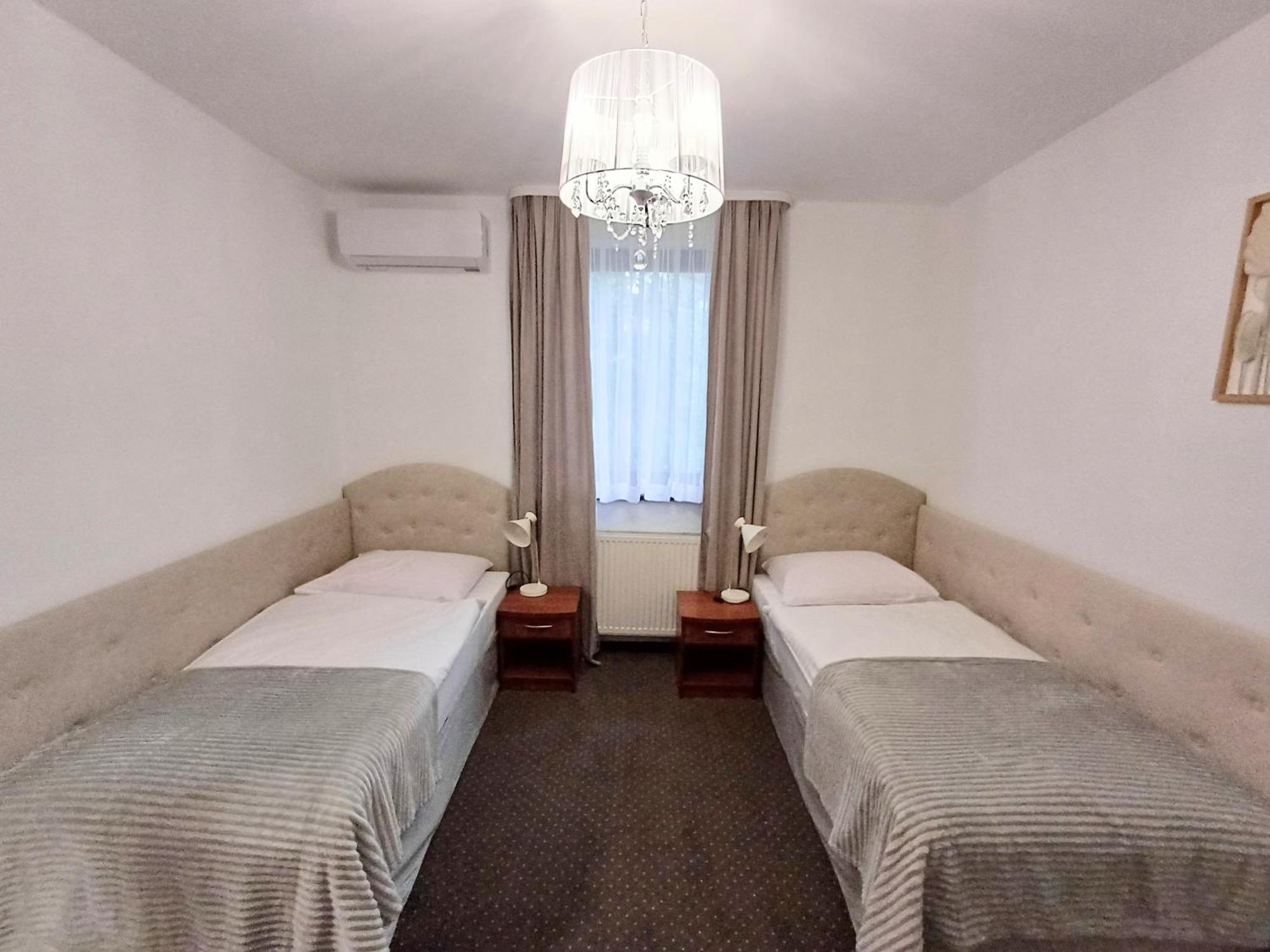 Hotel I Restauracja Borowianka Ostrów Wielkopolski Eksteriør billede
