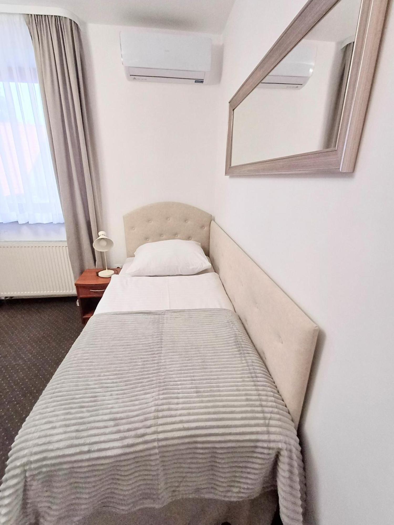 Hotel I Restauracja Borowianka Ostrów Wielkopolski Eksteriør billede