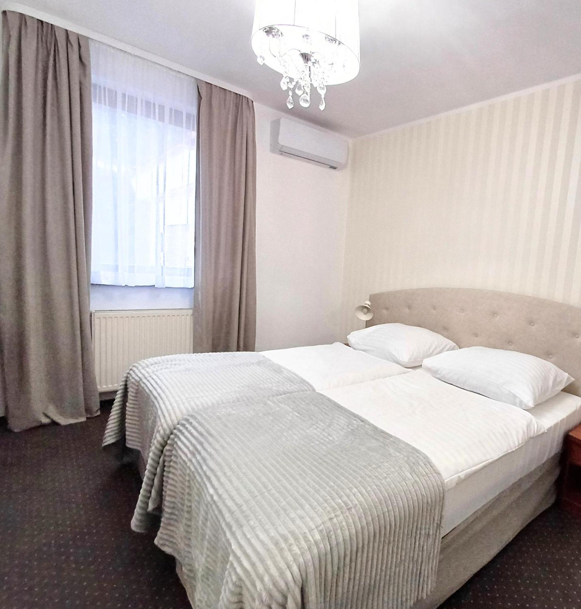 Hotel I Restauracja Borowianka Ostrów Wielkopolski Eksteriør billede