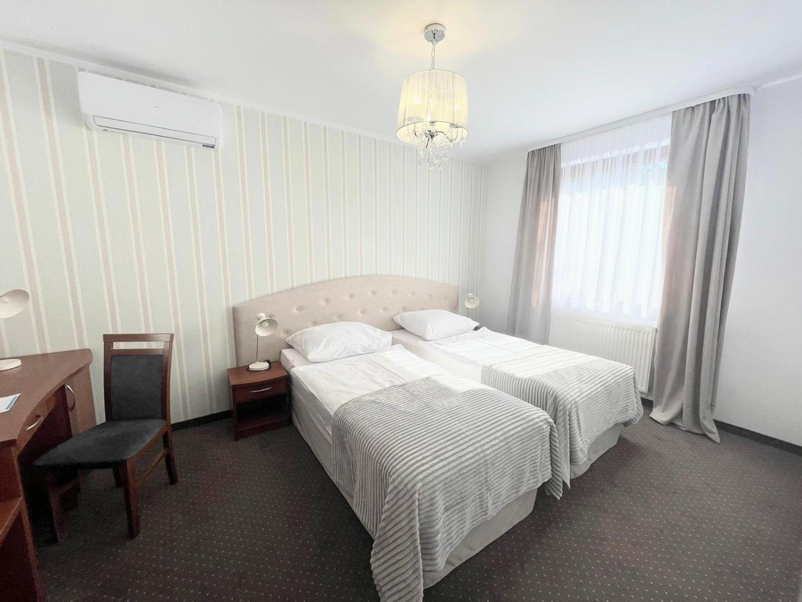 Hotel I Restauracja Borowianka Ostrów Wielkopolski Eksteriør billede