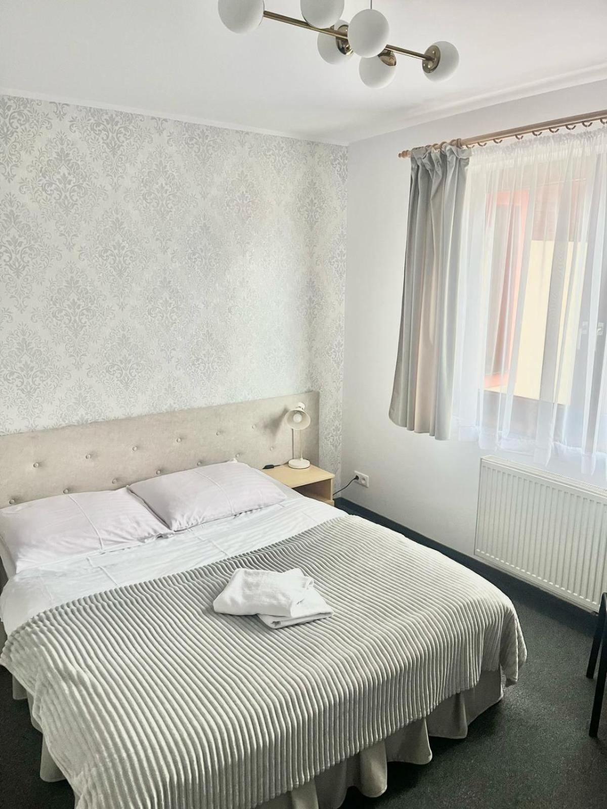 Hotel I Restauracja Borowianka Ostrów Wielkopolski Eksteriør billede
