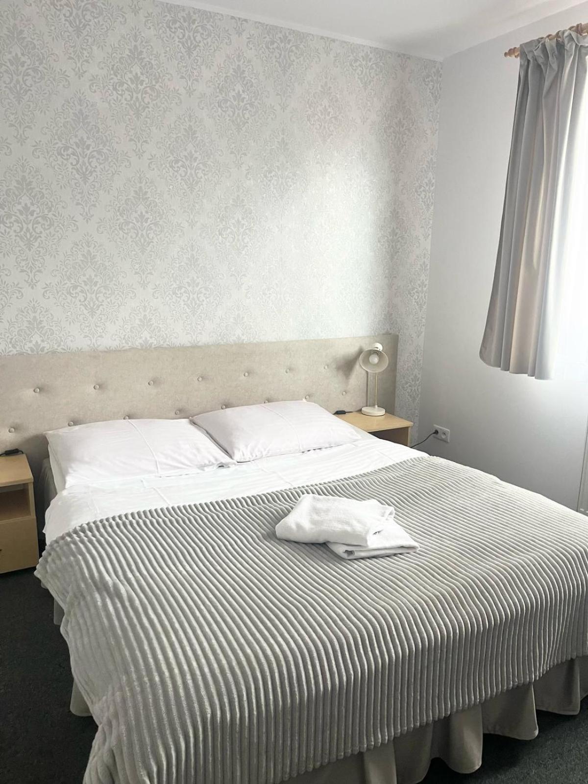 Hotel I Restauracja Borowianka Ostrów Wielkopolski Eksteriør billede